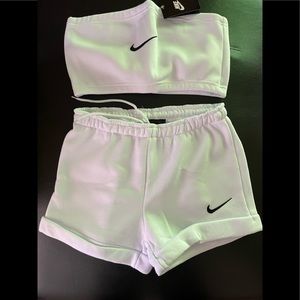 Ladies 2pc trending Nike short set!